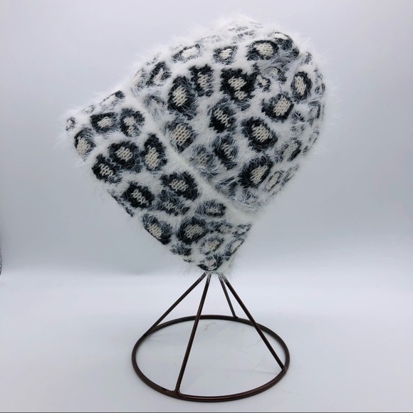 So - WOMENS WHITE AND BLACK LEOPARD HAT - Picture 8 of 9